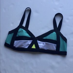 Triangle bikini top with removable cups